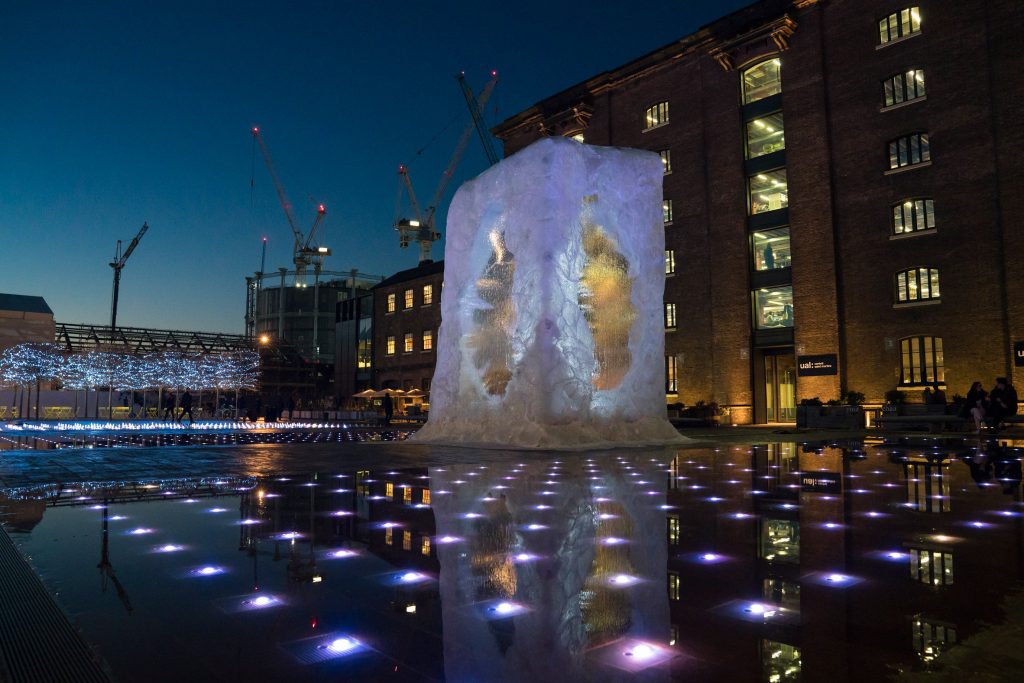 alexchinneckchristmastreekingscrossdeisgninstallationstmartinslondonuk_dezeen_2364